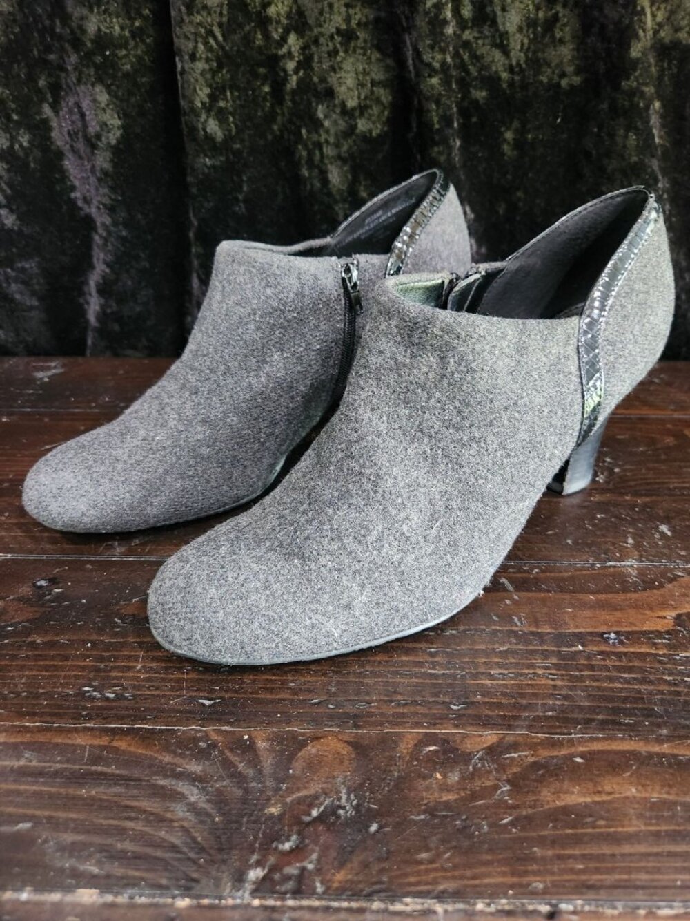 Liz Claiborne Jillian Gray Heeled Ankle Booties With Black Trim - Size 10M